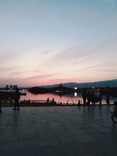 离新一家最近的公园