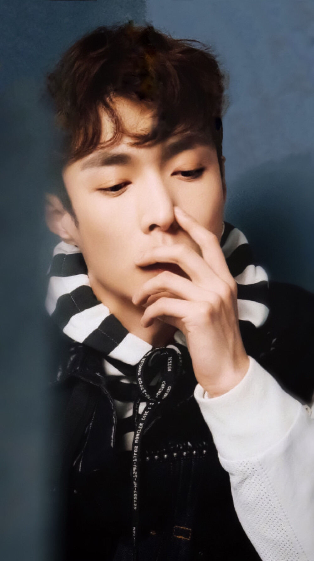 张艺兴
追逐梦想 努力努力再努力的艺兴好帅气
会一直陪他一起实现他的梦想