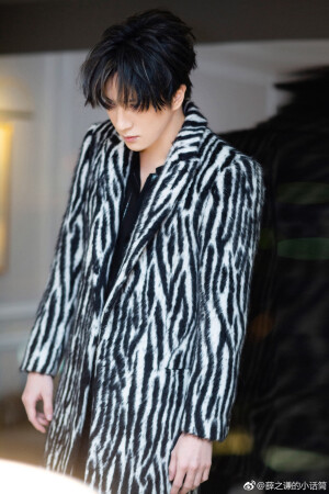 ＃歌手薛之谦＃
即便情敌无数，我只钟情于你。【图源水印】