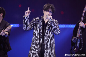 ＃歌手薛之谦＃
即便情敌无数，我只钟情于你。【图源水印】