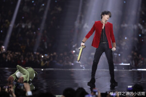 ＃歌手薛之谦＃
即便情敌无数，我只钟情于你。【图源水印】