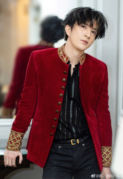 ＃歌手薛之谦＃
即便情敌无数，我只钟情于你。【图源水印】