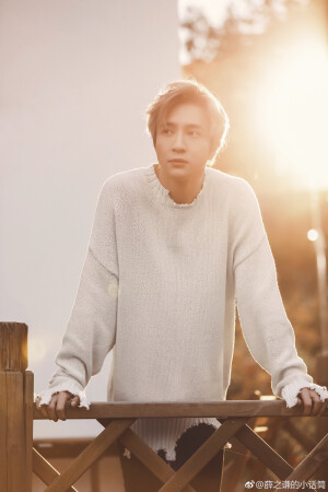 ＃歌手薛之谦＃
即便情敌无数，我只钟情于你。【图源水印】