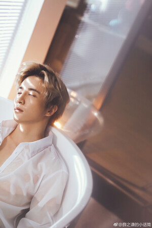 ＃歌手薛之谦＃
即便情敌无数，我只钟情于你。【图源水印】