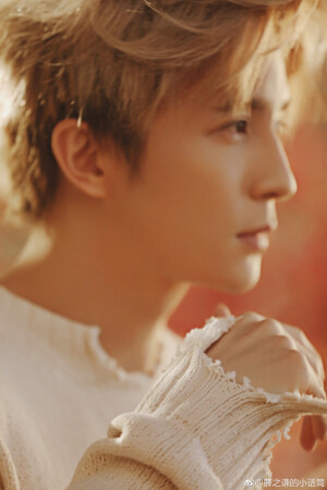 ＃歌手薛之谦＃
即便情敌无数，我只钟情于你。【图源水印】