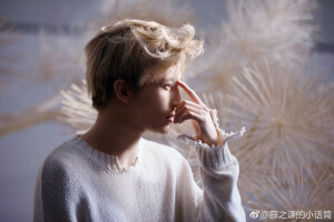 ＃歌手薛之谦＃
即便情敌无数，我只钟情于你。【图源水印】