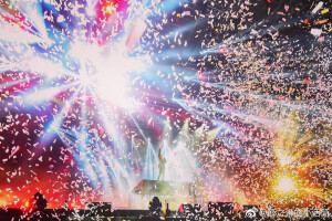 ＃歌手薛之谦＃
即便情敌无数，我只钟情于你。【图源水印】