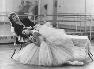 Margot Fonteyn 玛戈·芳婷
18 May 1919 – 21 February 1991
无论如何已是传奇里不朽的人，时代成就了她，她缔造了时代，关于芭蕾表演，她至今仍有跨越时代的光辉，让我们一次次向回追索。
今天是英国历史上最伟大的…