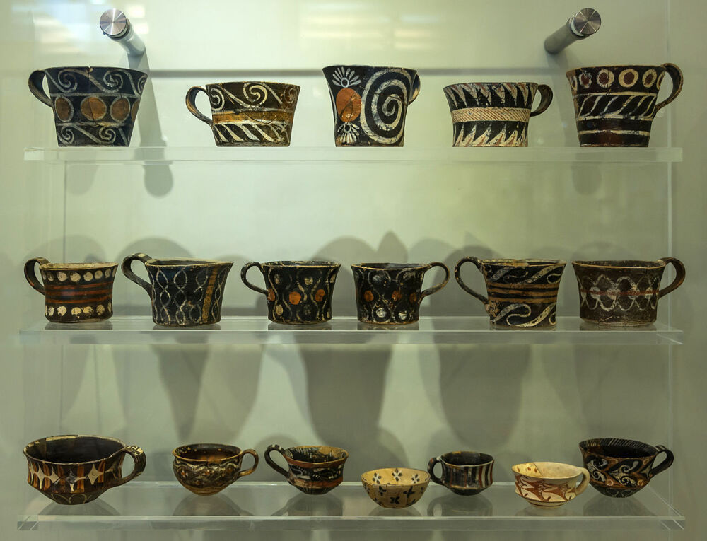 Kamares ware, Minoen Period, Crete 卡马雷斯彩陶，产于公元前两千年左右克里特岛米诺斯王朝时期，被称为最漂亮的彩陶之一。