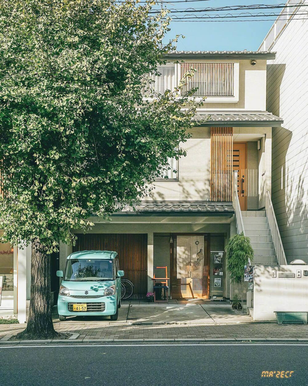 “七岁的那一年抓住那只蝉，以为能抓住夏天。”——五月天