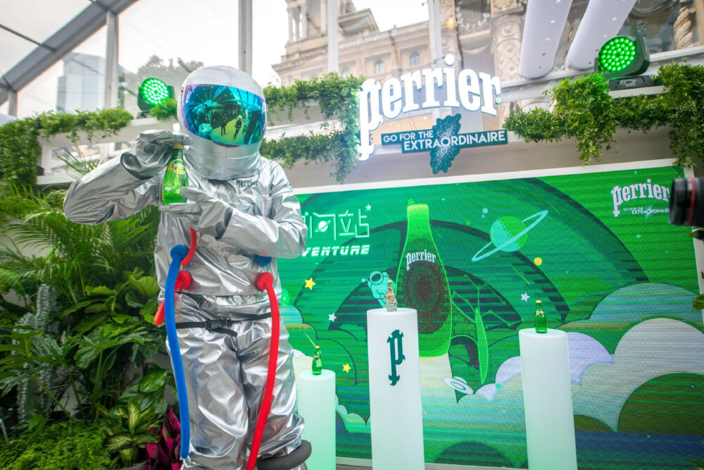 #PerrierX设计上海2019#三度联手，带来全新Perrier Space Art’venture星奇空间站！Perrier“灵感号”火箭现场发射，“灵感•涌现”互动装置重现星际。与知名酒吧#Atelier#合作带来太空首家星球餐厅，特色美食与限量酒饮等你来尝，现场还有桃子味PET新品给你大满足，电商平台也已上线法国原装进口 巴黎水（Perrier）含气天然矿泉水 蜜桃味气泡水500ml*6瓶，#女王节#下单享折扣！想拿到神秘太空人送出的补给包嘛？3.6-3.9上海展览中心，来现场感受星际冒险的乐趣吧~