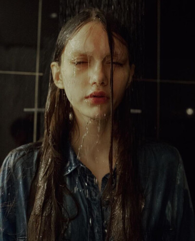 Sofia Steinberg x Marta Bevacqua
索菲亚·斯坦伯格X玛尔塔·贝瓦奎娃