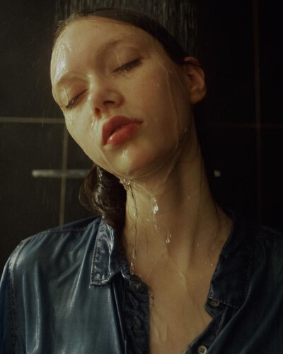 Sofia Steinberg x Marta Bevacqua
索菲亚·斯坦伯格X玛尔塔·贝瓦奎娃