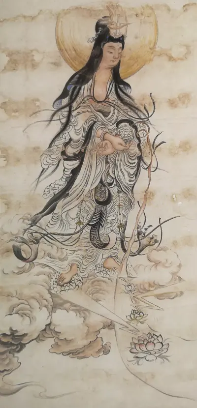 观音大士 设色纸本 118x46cm
圆霖老法师书画落款自署“山僧”，“山”字画成山的形象，山，就是圆老所住的狮子岭，也是圆老自己，圆老就像一座山，安忍静穆、远离尘嚣，大家都来朝山。
圆老作画处自题为“白…