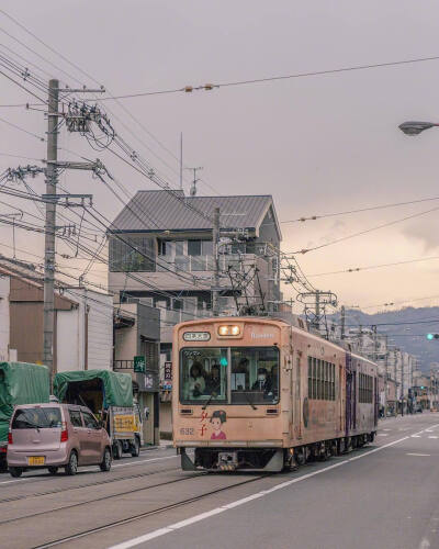 京都街道的有轨电车