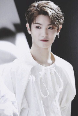 Justin黄明昊