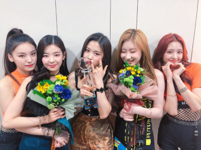 ITZY Yeji Lia Ryujin Chaeryeong Yuna