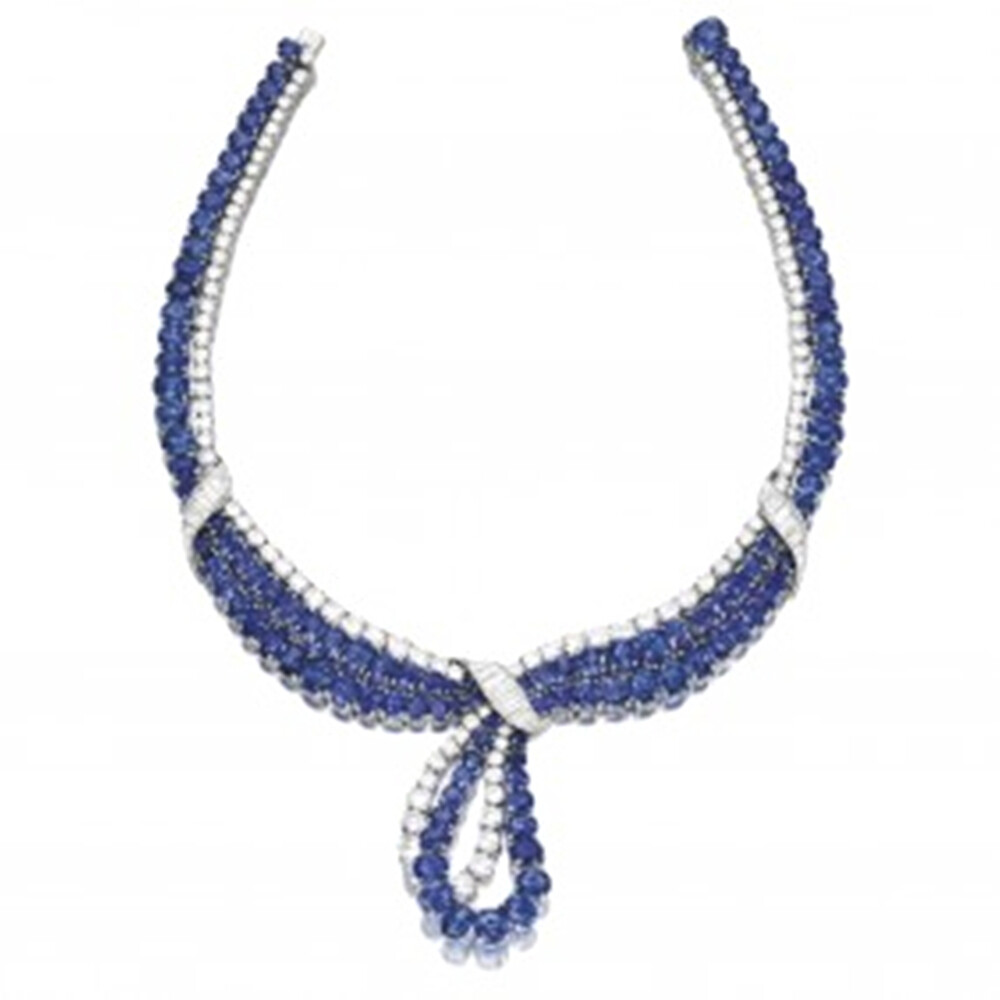 海瑞温斯顿（Harry Winston）设计蓝宝石配钻石项链，成交价： 2,375,000 HKD （含买家佣金），香港苏富比（Sotheby's）2017秋季拍卖会瑰丽珠宝及翡翠首饰专场