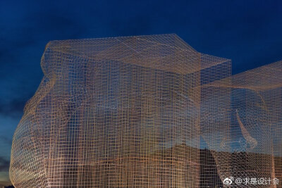 “边界”艺术装置，巴塞罗那 / Edoardo Tresoldi。#求是设计会#