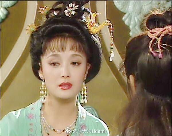刘晓庆版本的《武则天》里化妆师是毛戈平吗？那可是多少年前啊？太叼了太叼了！！跪下叫爸爸。 ​​​​