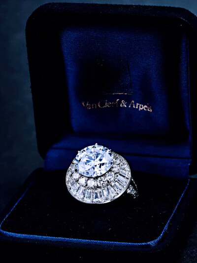 梵克雅寶設計 7.29克拉鑽石戒指