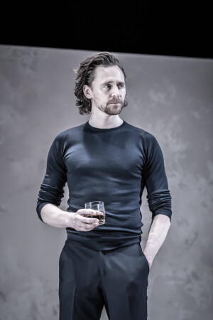 汤姆希德勒斯顿
抖森