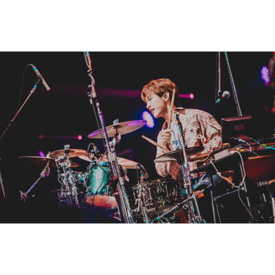 NFLYING金宰铉
cr.@letsroll_nf