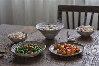 紫菜丸子汤甜豆炒腊肠红焖茭白杂粮饭