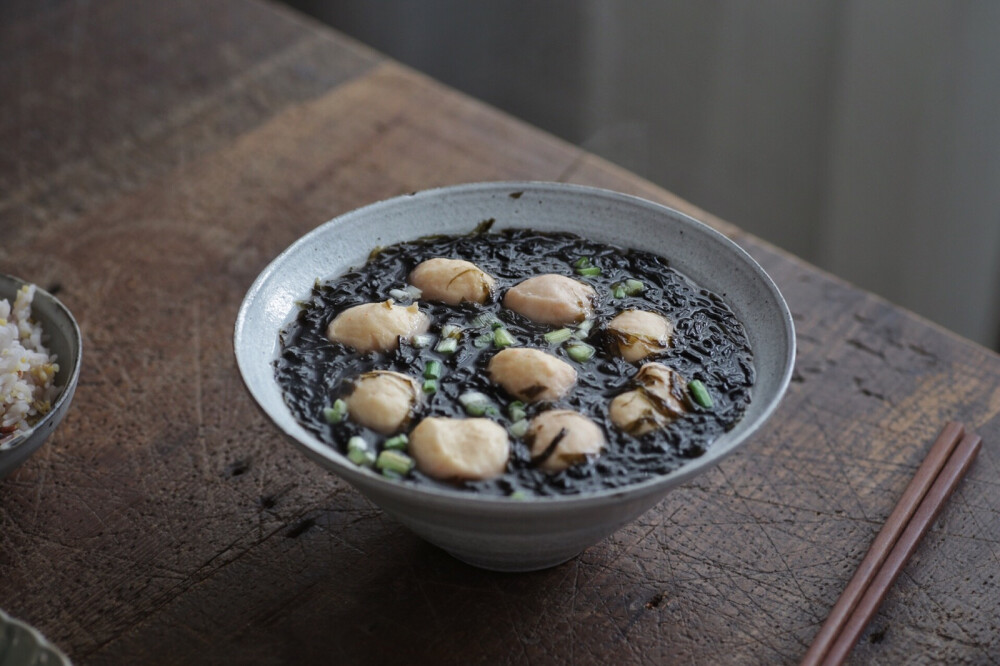 紫菜丸子汤甜豆炒腊肠红焖茭白杂粮饭