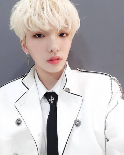 ONEUS 李抒澔/SEO HO
cr.official_oneus