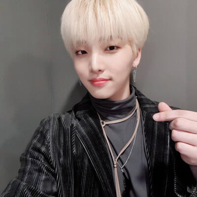 ONEUS 李抒澔/SEO HO
cr.official_oneus