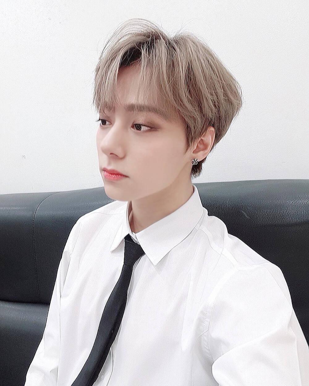 ONEUS 吕焕雄/HWAN WOONG
cr.official_oneus