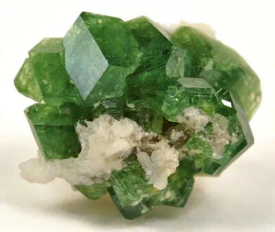 钙铁榴石（Andradite）