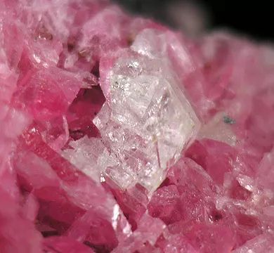 砷硼钙石+蔷薇辉石