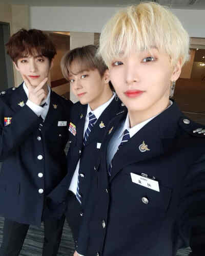 ONEUS 孙东柱 吕焕雄 李抒澔
cr.official_oneus