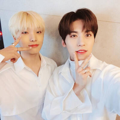 ONEUS 李抒澔 李建熙
cr.official_oneus