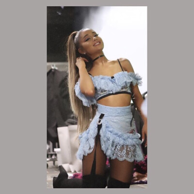 Ariana Grande ins
i never want to get out dis rehearsal lewk @luxurylaw i love u