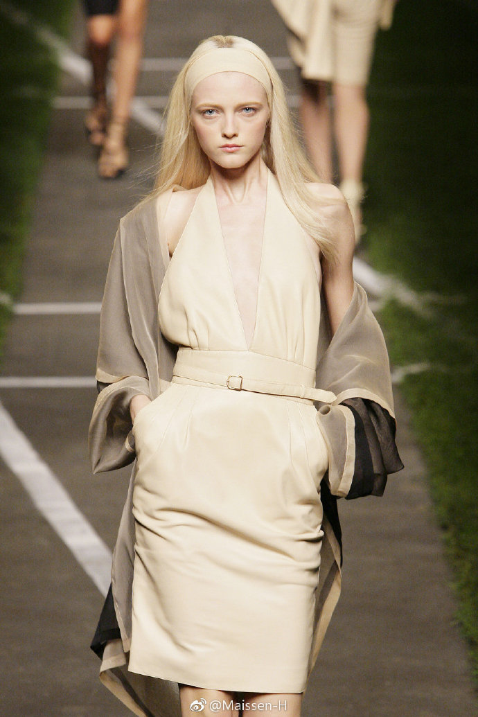 Hermes SS 2010
Karlie Kloss
Vlada Roslyakova
Frida Gustavsson ​​​​