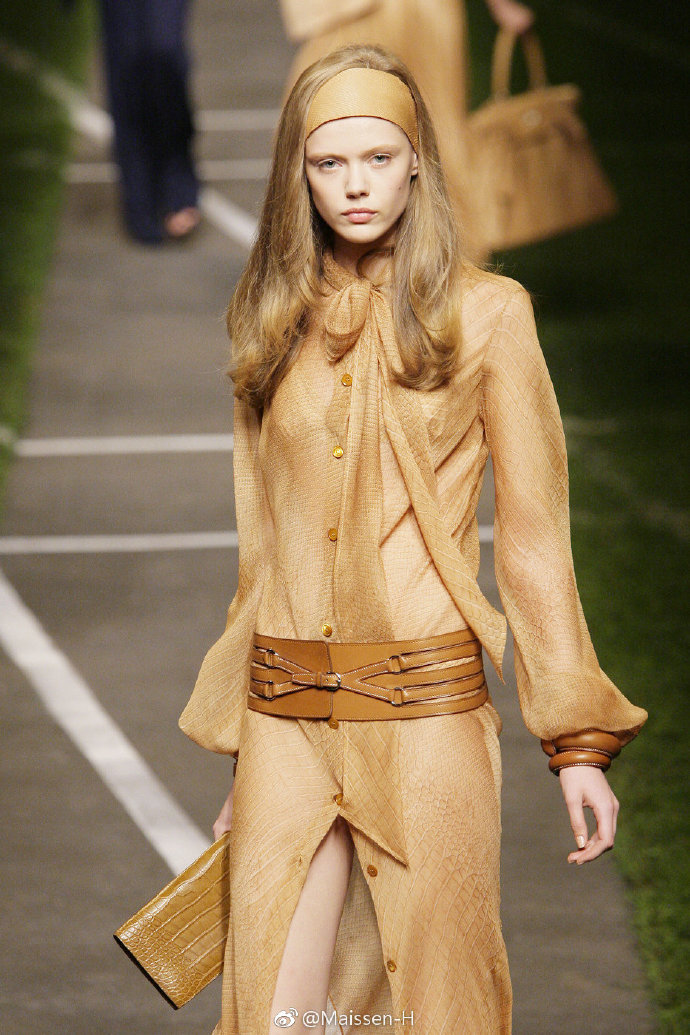 Hermes SS 2010
Karlie Kloss
Vlada Roslyakova
Frida Gustavsson ​​​​