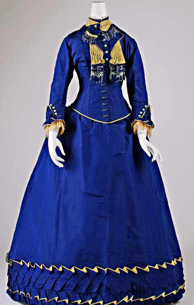 Afternoon Dress 1874 法
丝绸制品
大都会艺术博物馆藏 ​​​