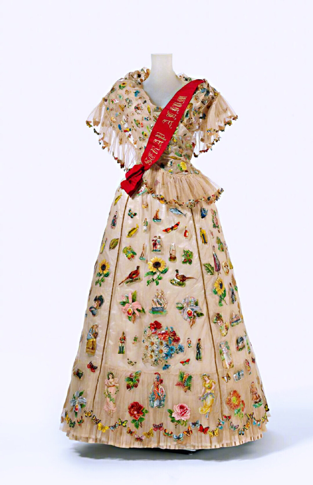 1893年的化妆舞会上穿的裙子，这件裙子来自于Sarah Ann Gough的设计