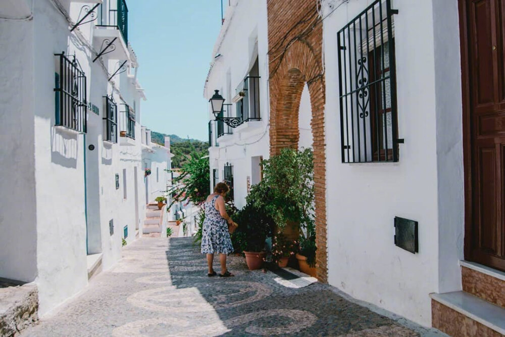 西班牙的白色小镇，想生活在这里。ins：_sabrinamazzeo
