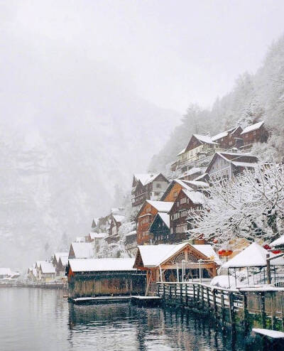 “世界上最美的湖畔小镇” 奥地利Hallstatt ​​​