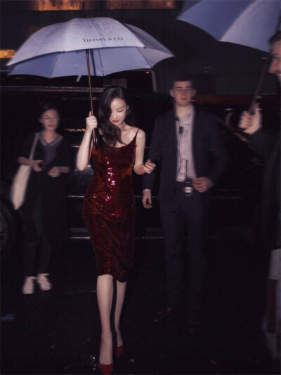 倪妮 壁纸 红裙