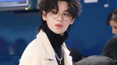 黄明昊.二传标明Y-瑾凉