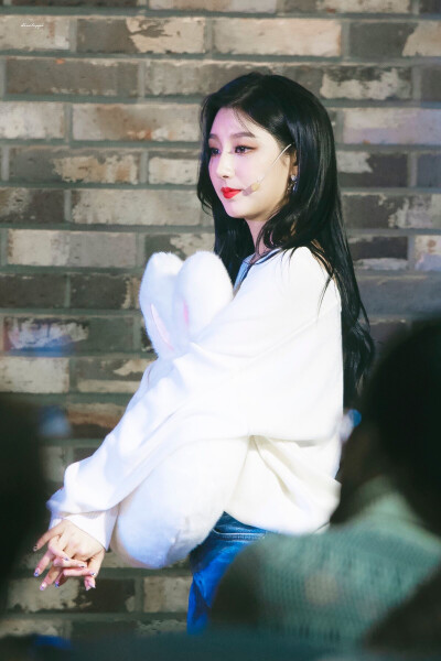 Lovelyz 郑叡仁