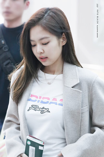 jennie
cr见logo