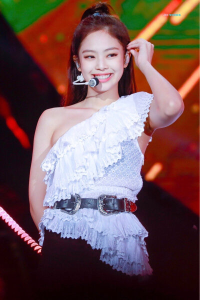 jennie
cr见logo