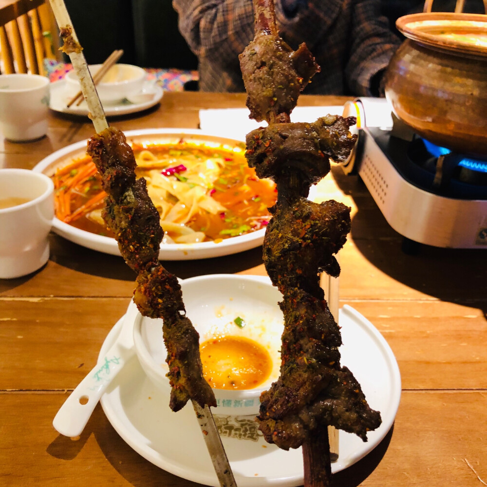 冒烟的阿凡提新疆餐厅
红柳烤肉
阿迪力羊肉串