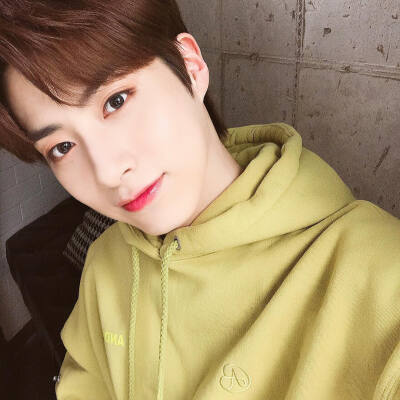 ONEUS 孙东柱/XION
cr.official_oneus